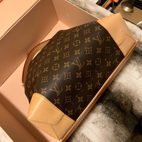 LOUIS VUITTON 2018 Monogram Berri PM. - Picture 5 of 14